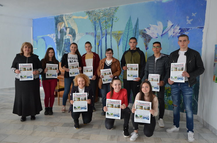 Млади журналисти от ОДК представят вестник „Приятели Плюс”