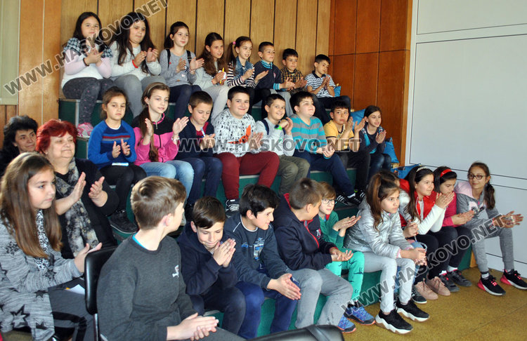 Катя Антонова запозна деца от "Смирненски" с писателската професия