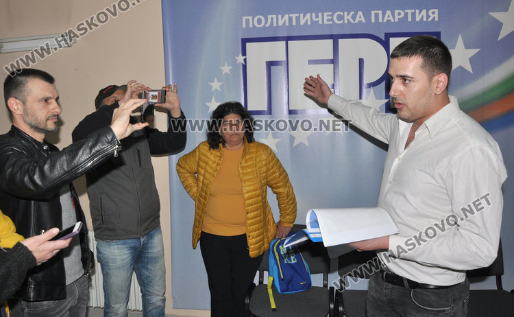 Бизнесмен протестира в офиса на ГЕРБ: Цветанов да си ходи от политиката заради апартаментгейт