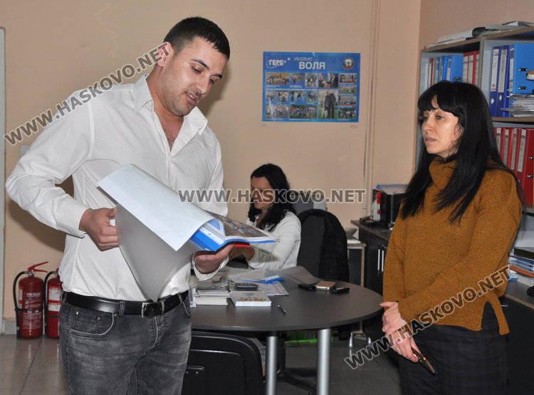 Бизнесмен протестира в офиса на ГЕРБ: Цветанов да си ходи от политиката заради апартаментгейт