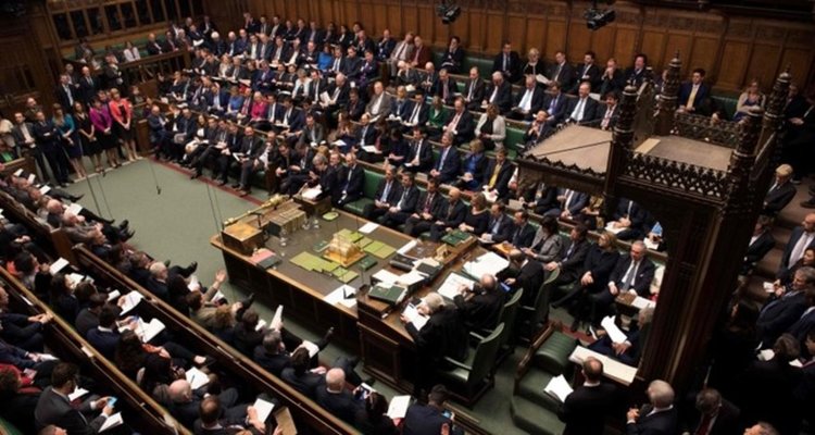 Британският парламент отхвърли всички алтернативи за Брекзит