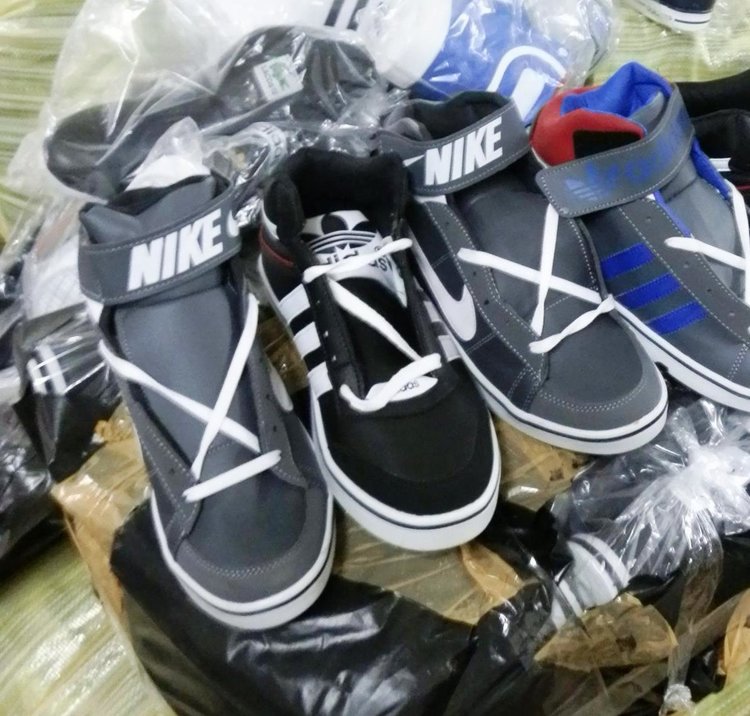 Текстил и спортни обувки менте спряха на българо-турската граница