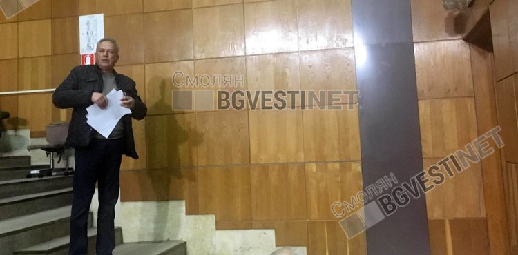 Хаджихристев и групата на КРОС напуснаха заседанието на Общинския съвет на 28 март, БСП ги последваха и поради липса на кворум заседанието беше отложено за 4 април