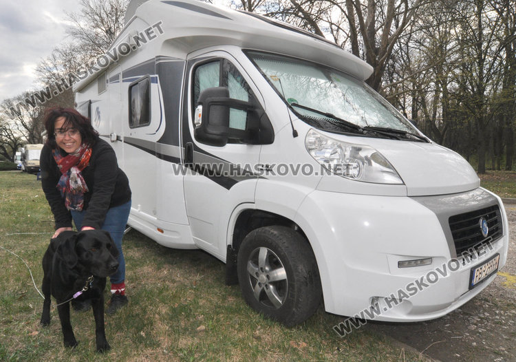 Семейство обиколи 40 държави с кемпер