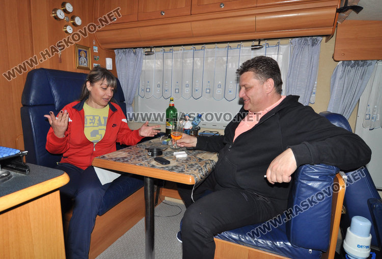 Семейство обиколи 40 държави с кемпер