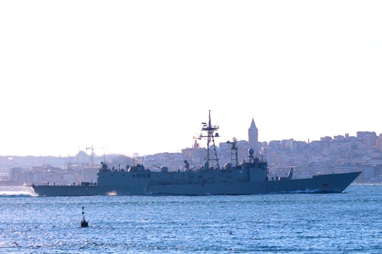 Руски кораби съпровождат кораби на НАТО в Черно море