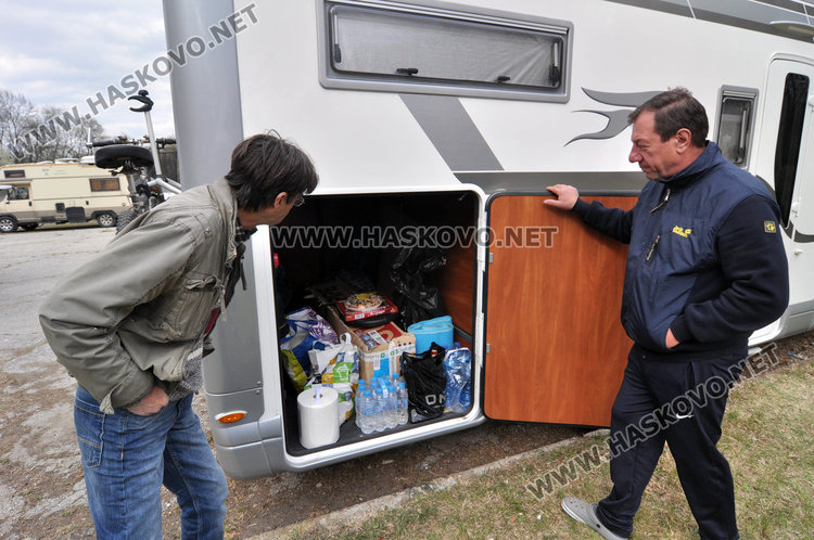 Семейство обиколи 40 държави с кемпер