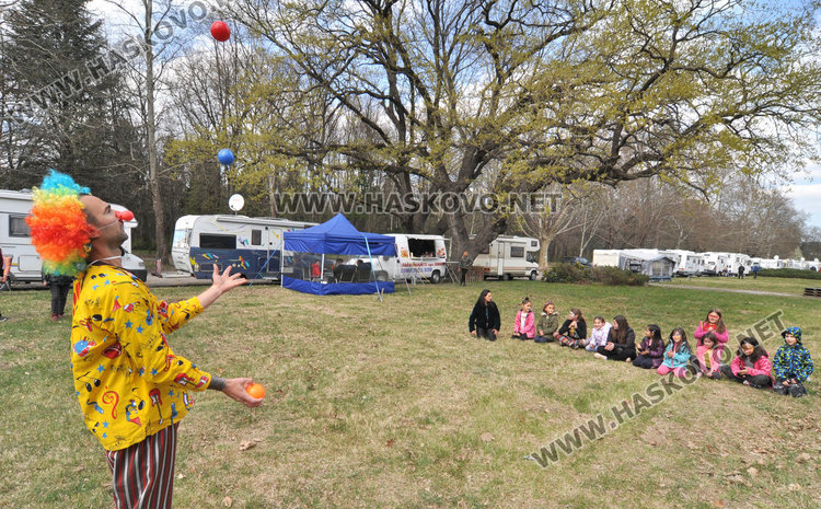 Рекордно дълга софра във втория ден на събора на кемперистите