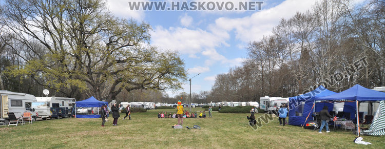 Рекордно дълга софра във втория ден на събора на кемперистите