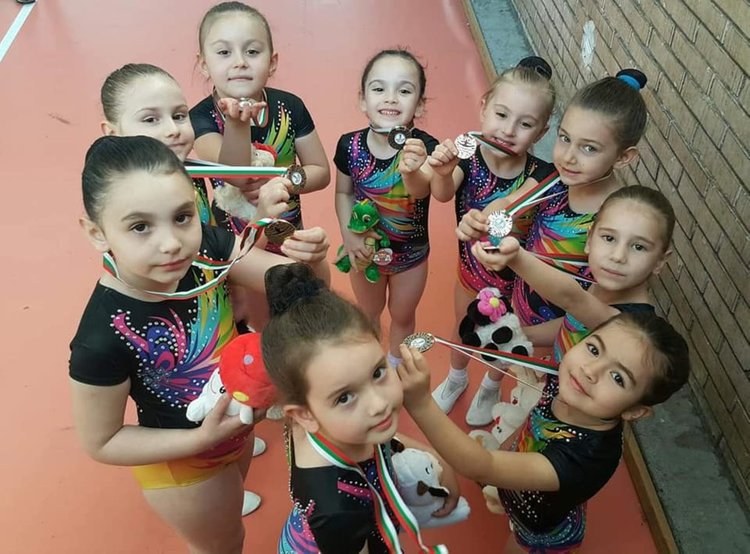 14 медала за „Мега спорт“ от Държавното първенство по аеробика