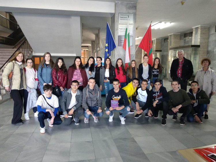 Деветокласници от Смолян посетиха Академията на МВР в София