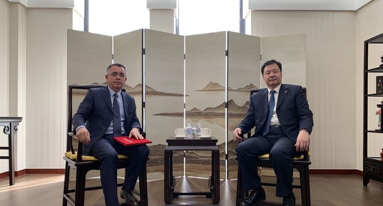 Инж.Хасан Азис  на среща в посолството на Китай