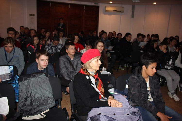 Седмокласници представиха димитровградската астрономия във Варна