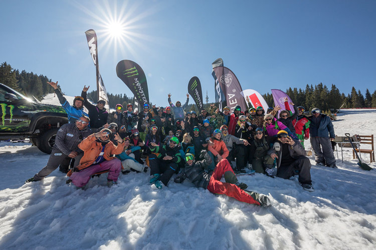 Специална снежна пирамида за скокове изненада състезатели в Пампорово 