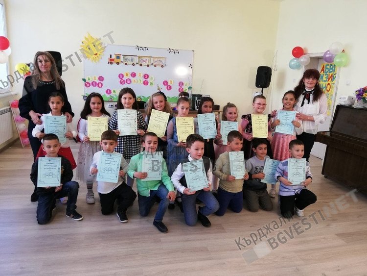 Днес е международния ден на детската книга, първокласници от „Паисий” с празнично четене