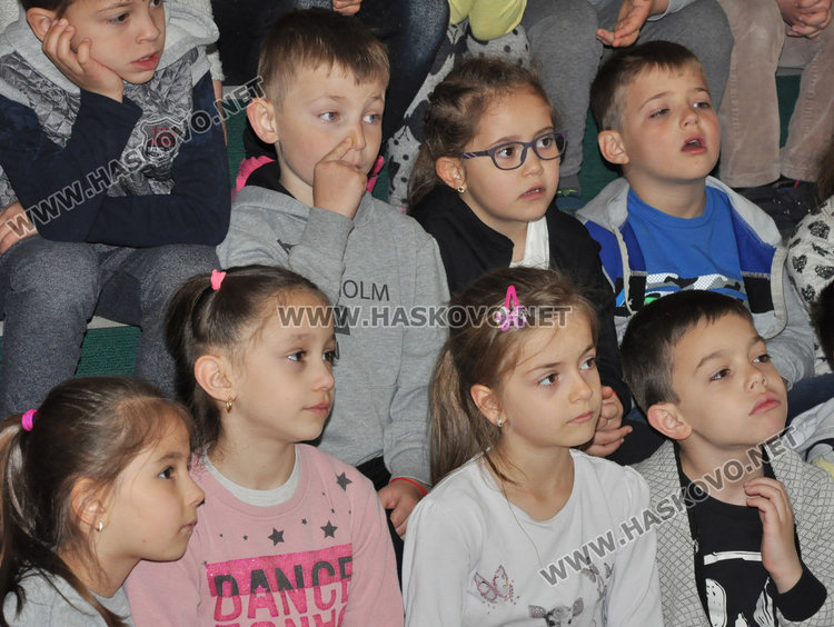 Маратон на четенето в библиотеката в Международния ден на детската книга