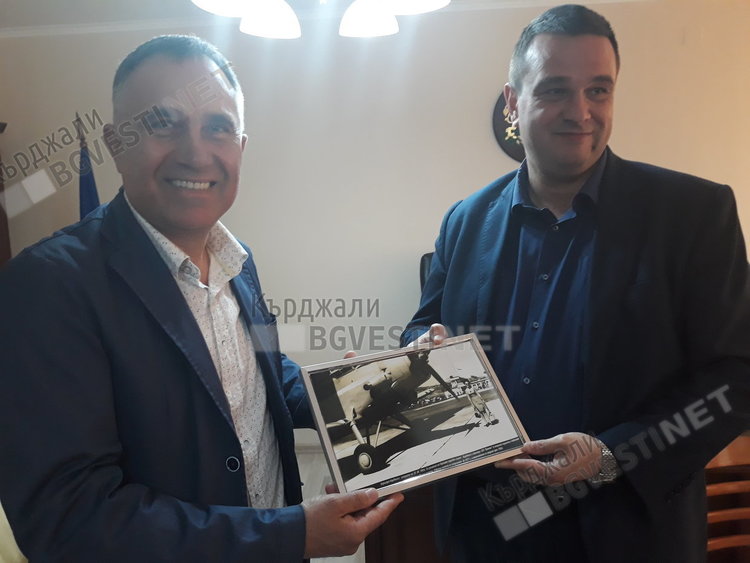 Оспорван дебат между областния управител и Инициативния комитет за запазването на летището на Кърджали