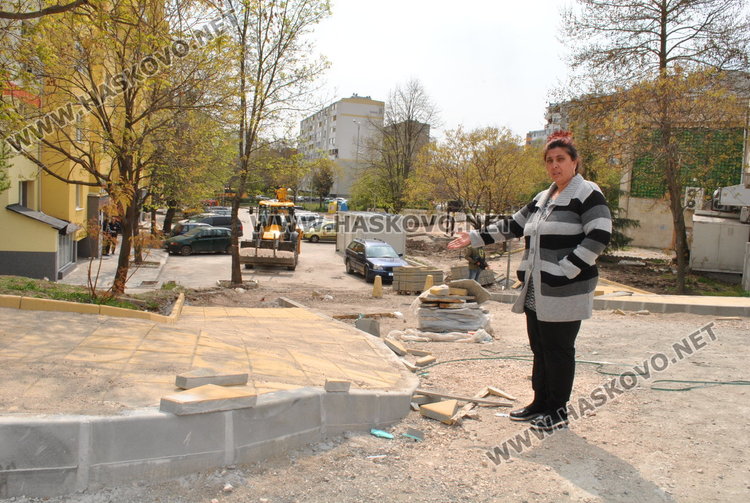 Жалват се от стръмни тротоари, изградени по проект в Орфей