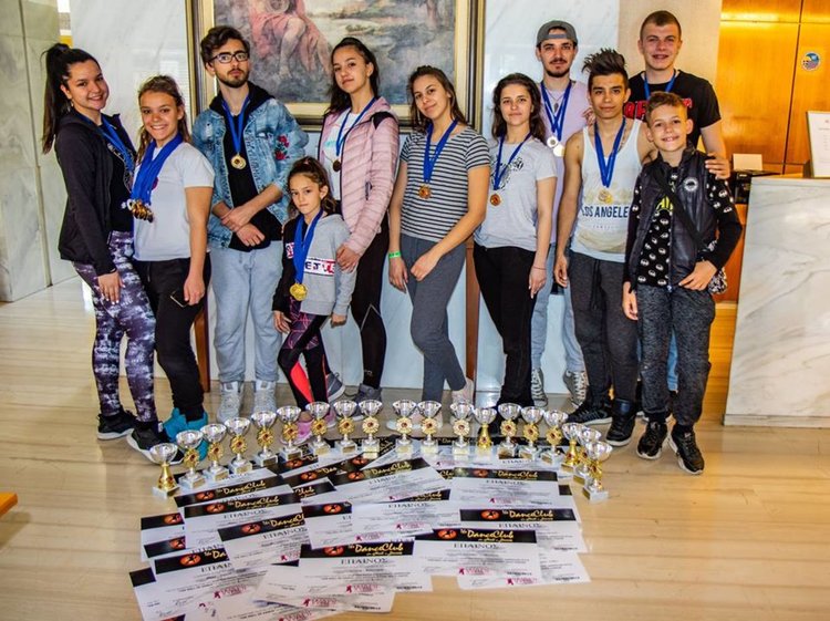 47 призови места за "Рона" от Международно танцово състезание в Гърция