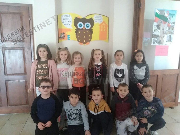 Днес е международния ден на детската книга, първокласници от „Паисий” с празнично четене