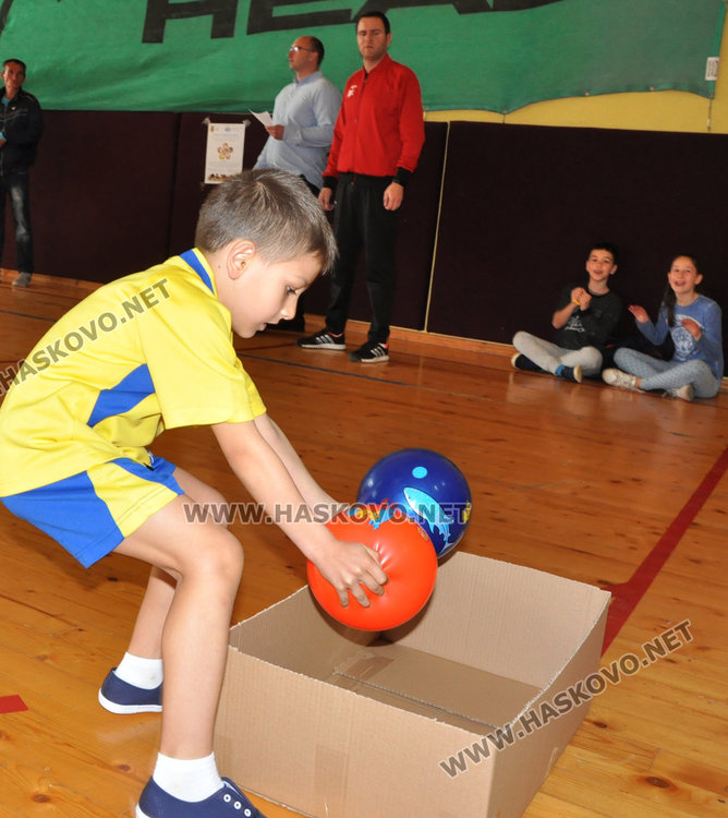 80 деца и родители се забавляваха в спортен празник
