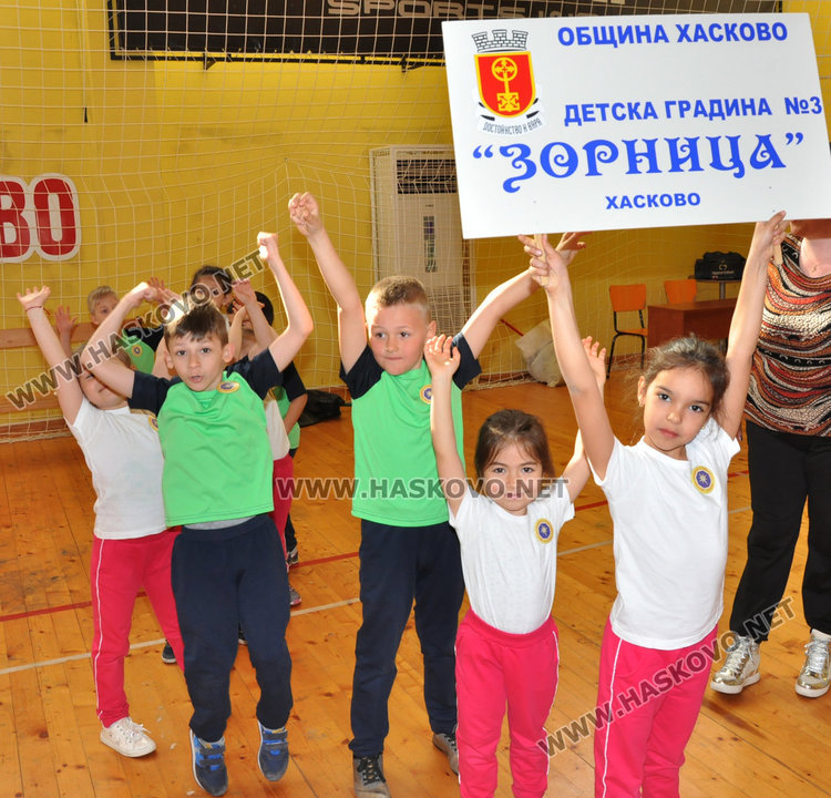 80 деца и родители се забавляваха в спортен празник