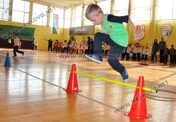 80 деца и родители се забавляваха в спортен празник