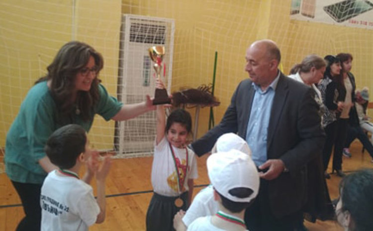 80 деца и родители се забавляваха в спортен празник