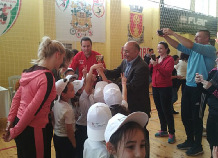 80 деца и родители се забавляваха в спортен празник