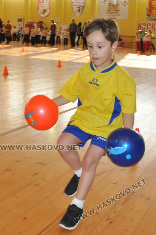 80 деца и родители се забавляваха в спортен празник