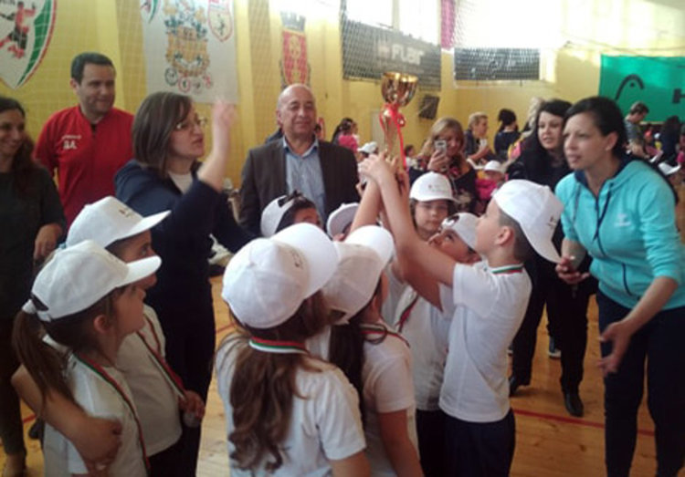 80 деца и родители се забавляваха в спортен празник