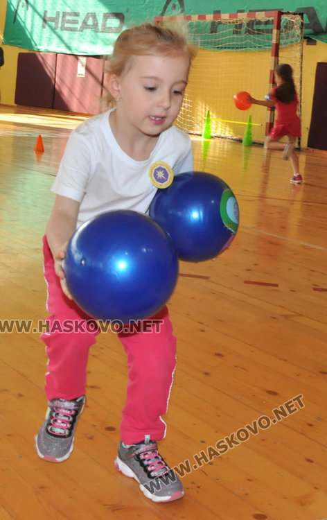 80 деца и родители се забавляваха в спортен празник