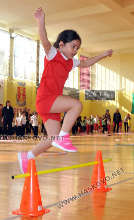 80 деца и родители се забавляваха в спортен празник