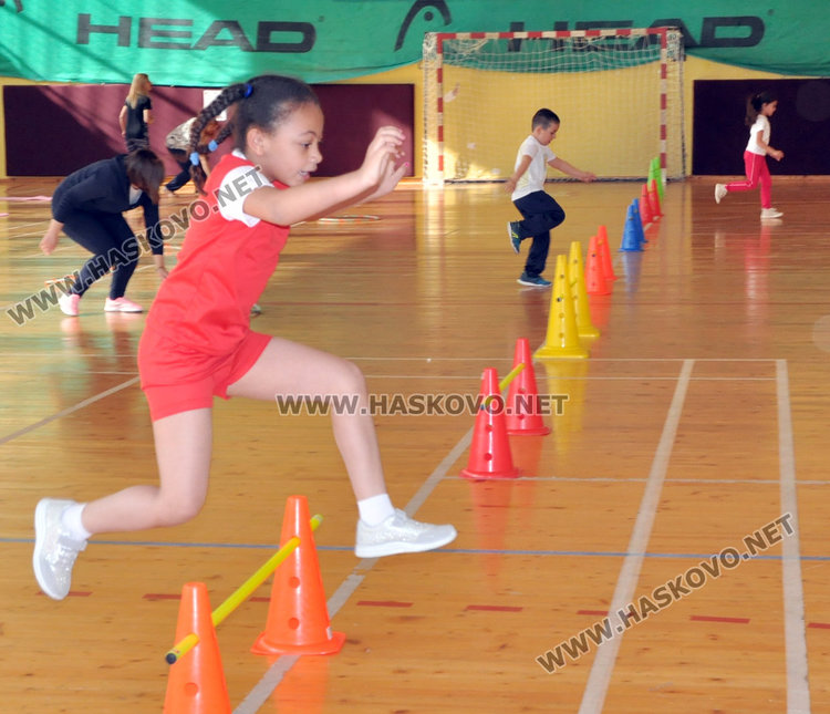 80 деца и родители се забавляваха в спортен празник