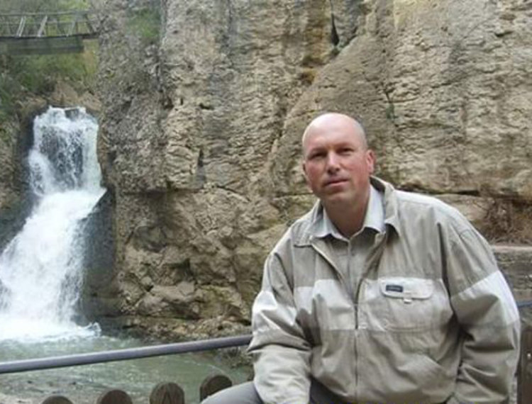 Събират средства за лечение на полицейски шеф, борещ се с тумор