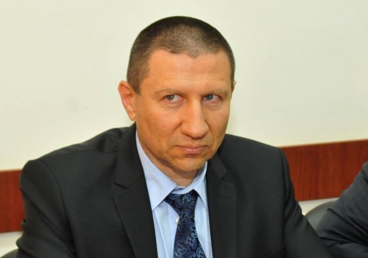Шефът на следствената служба ще съдейства на проверката на имотите на сина му