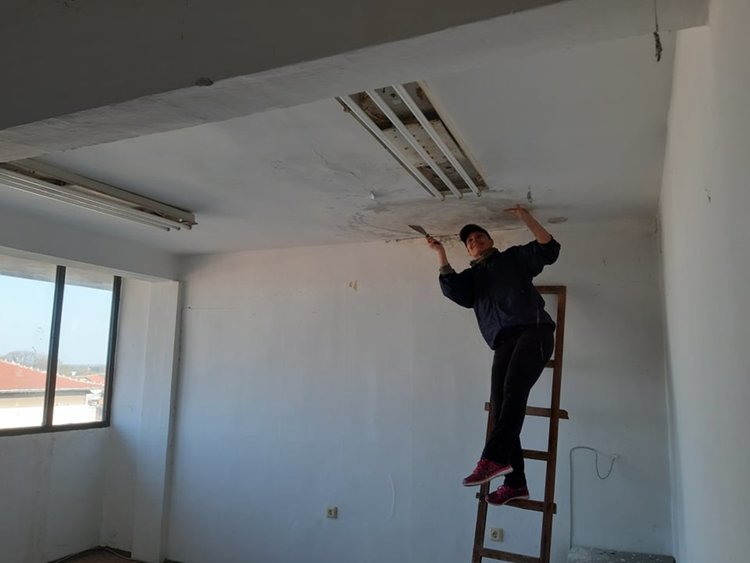 Танцьорките от "Евридика" превръщат изоставено помещение в репетиционна зала