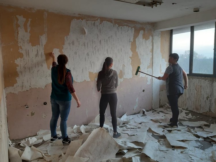 Танцьорките от "Евридика" превръщат изоставено помещение в репетиционна зала