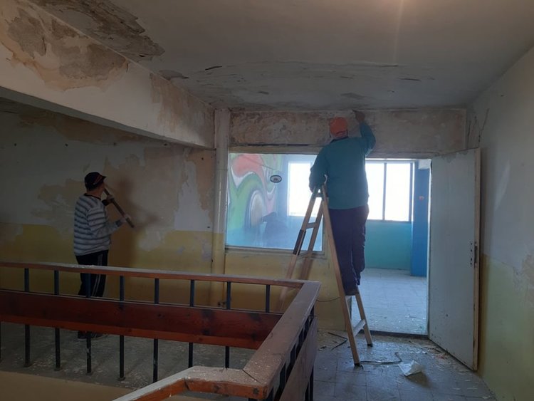 Танцьорките от "Евридика" превръщат изоставено помещение в репетиционна зала