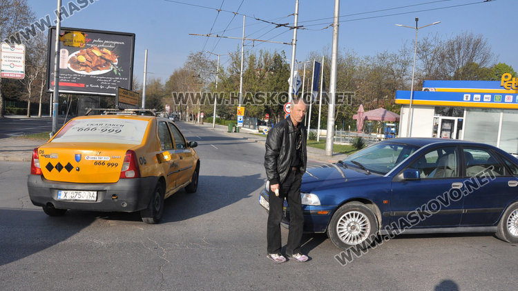 Двойна катастрофа на кръстовището до Цигарената на неработещ светофар