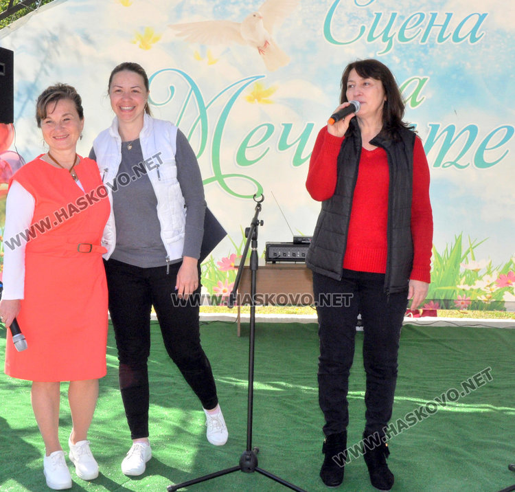 Малчугани от детските градини създадоха празник в двора на Дневения център