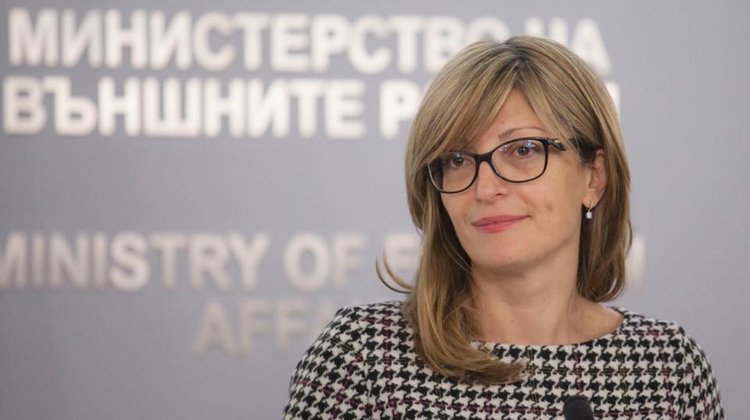Захариева: Няма да бъдат разполагани нови сили на НАТО в българската част на Черно море