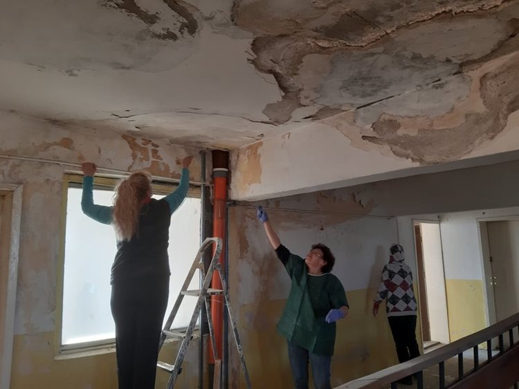 Танцьорките от "Евридика" превръщат изоставено помещение в репетиционна зала