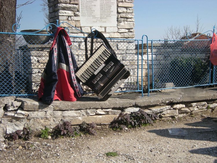 Жив въглен от Веселата къща!