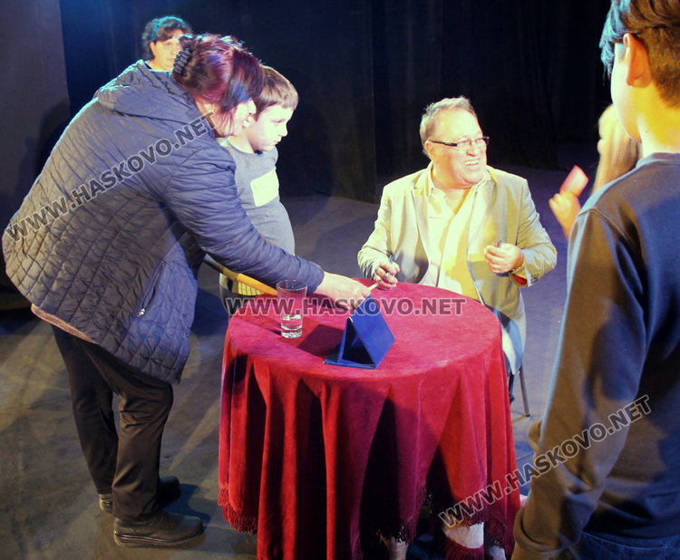 Кой нахрани през 1973г. прегладнелия с 20 ст. в джоба Георги Мамалев в Димитровград?