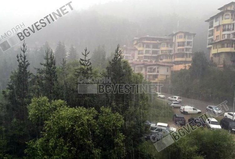 Дъждовно и мъгливо в неделя, поне седмица ще вали