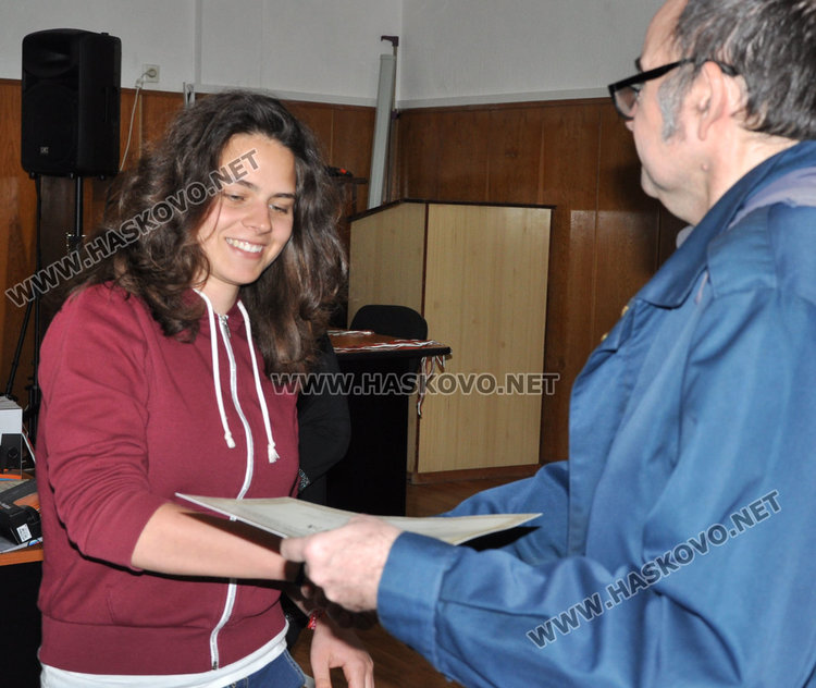 Дарена Георгиева от Хасково е бронзова медалистка на Олимпиадата по математическа лингвистика