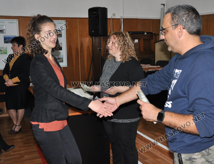 Дарена Георгиева от Хасково е бронзова медалистка на Олимпиадата по математическа лингвистика