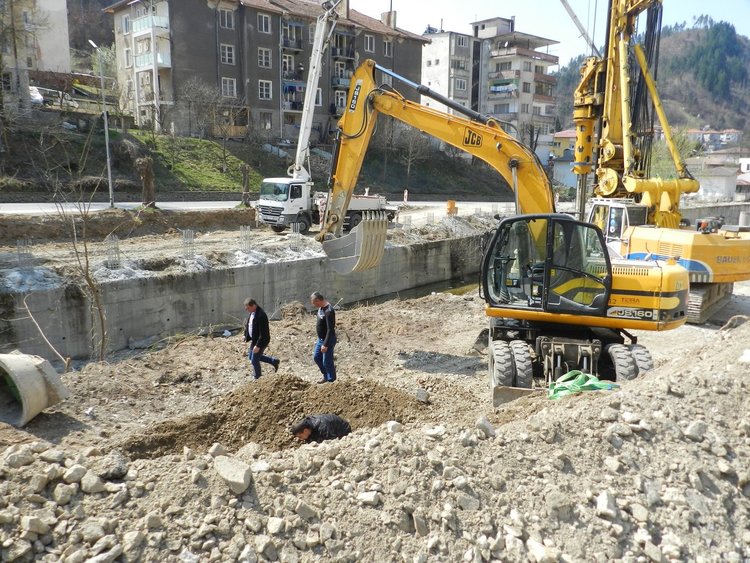 Мадан ще има нов паркинг с близо 100 места и нова градска градина