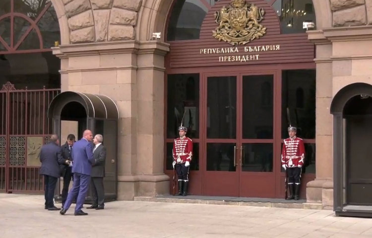 Нинова търси консенсус  при президента за нов антикорупционен закон